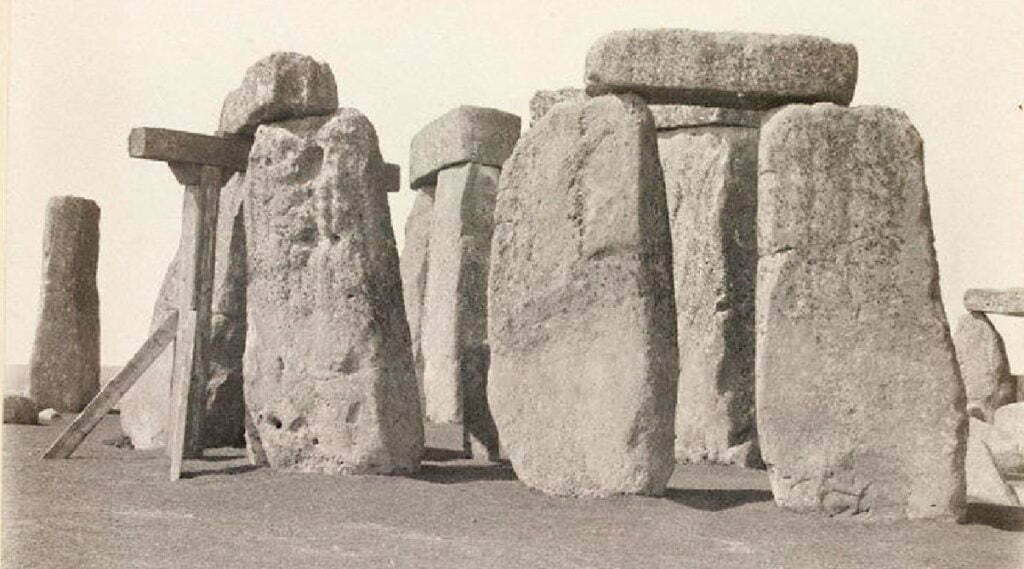 timber scaffold supporting Stones 6 and 7 at Stonehenge