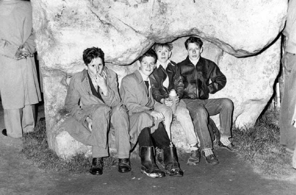 Teenagers sitting in the hollow of Stone 60